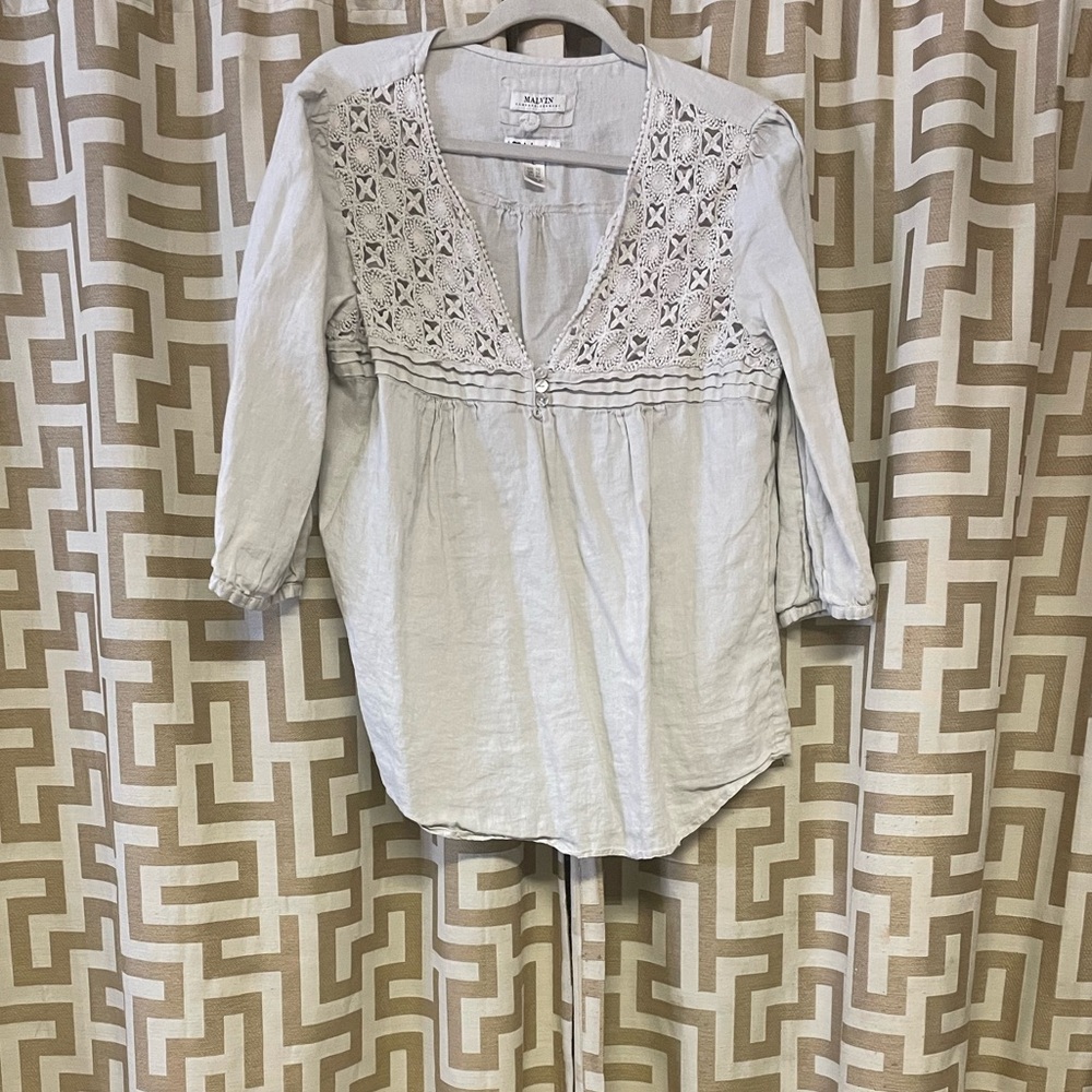Cream linen shirt.